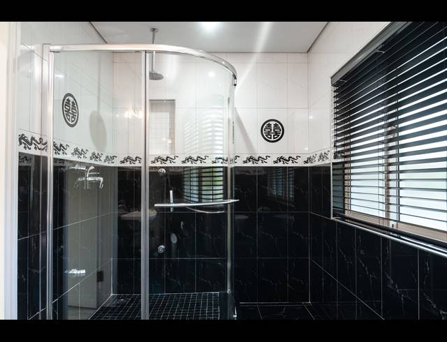 6 BEDROOM HOUSE FOR SALE IN SHEFFIELD BEACH